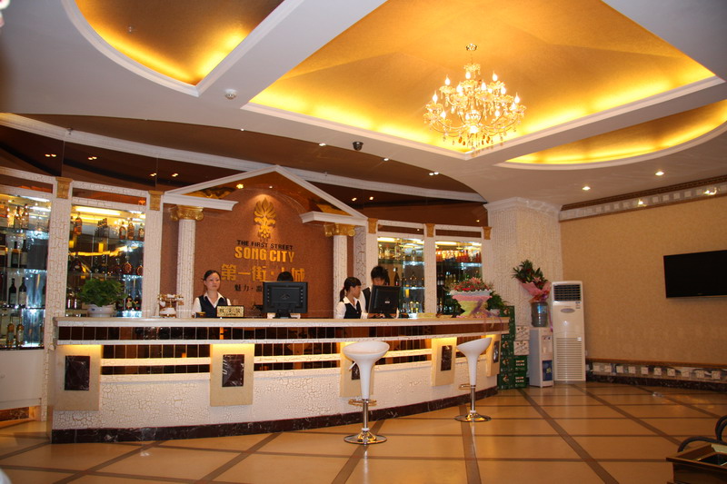 �������