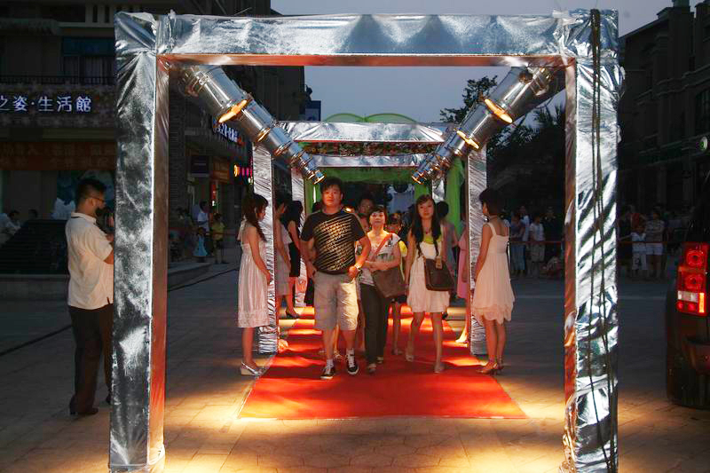 �������