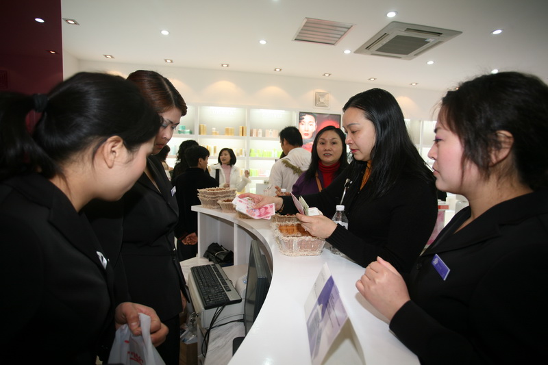 �������